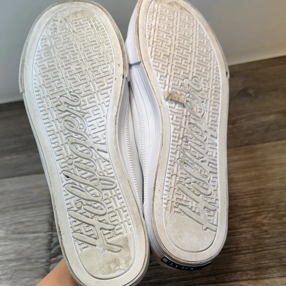 Tommy Hilfiger White Sneakers with Red and Blue Stripes woman’s 8.5 (s94)